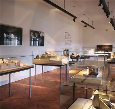 Pameran Muzium Akrilik