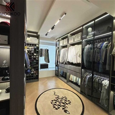Rekaan Dalaman Kedai Pakaian High End di Denmark