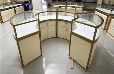 Kiosk Pusat Pameran Diterajui Barang Kemas